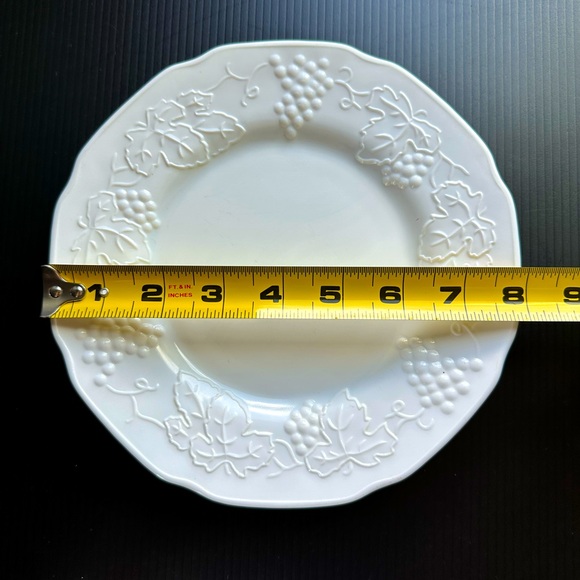 VTG Colony Harvest Grape White Milk Glass Replacement 8” Luncheon Salad Plate - Picture 4 of 5
